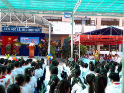 Rộn ràng lễ khai giảng năm học mới  2017 - 2018 tại trường THCS Định Hòa